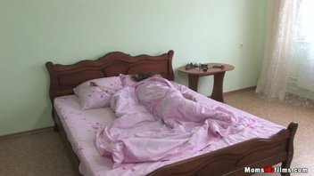 Утренний секс с русской шлюшкой после массажа в кровати