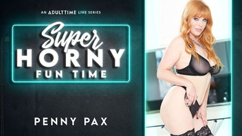 Шикарная дамочка Пенни Пакс сняла на камеру мастурбацию своей жаркой киски